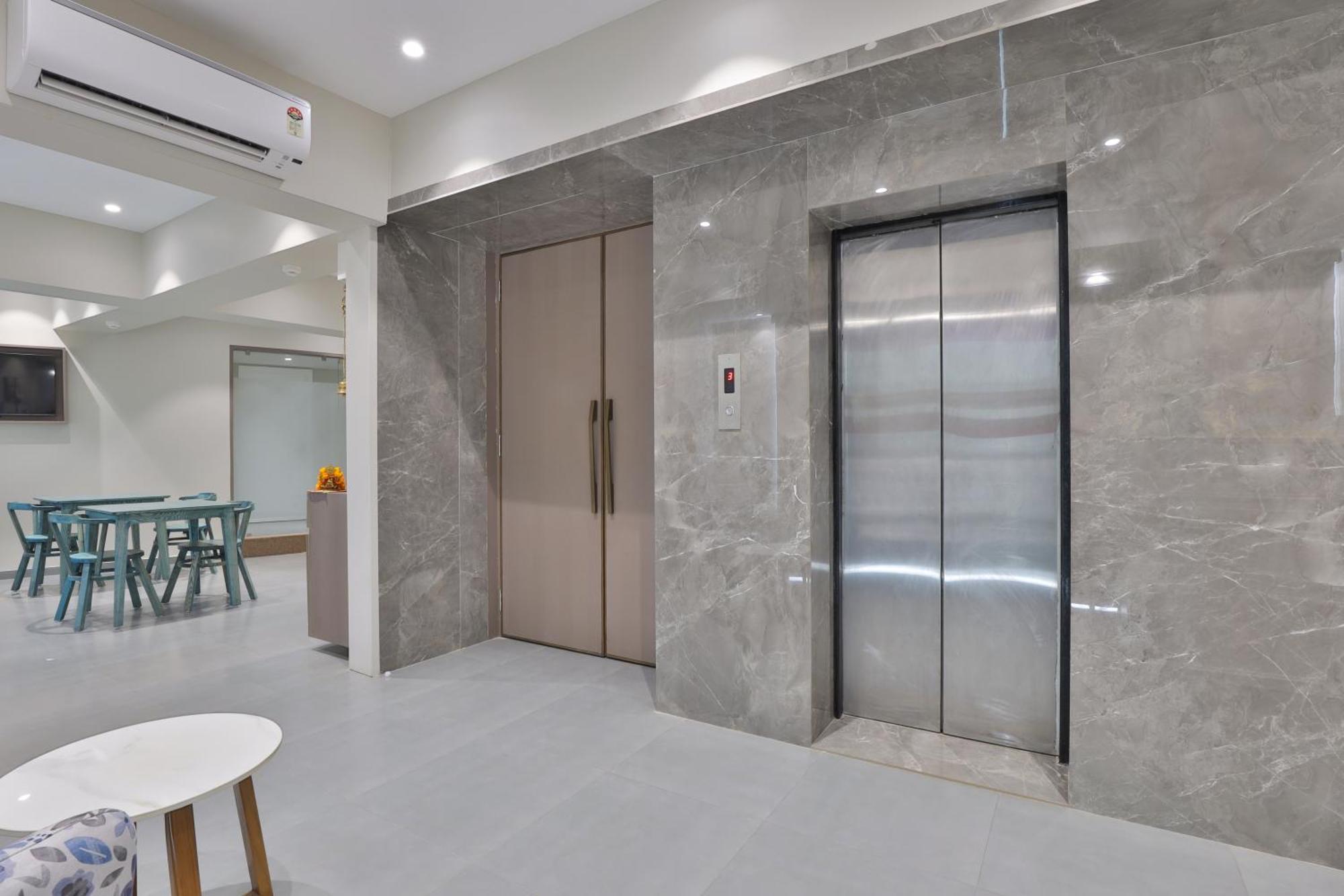 Hotel The Grand Suites 아흐메다바드 외부 사진